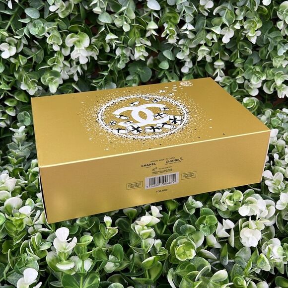 Chanel Limited Edition Gold Gift Box Easy Come Easy Glow - Picture 3 of 10